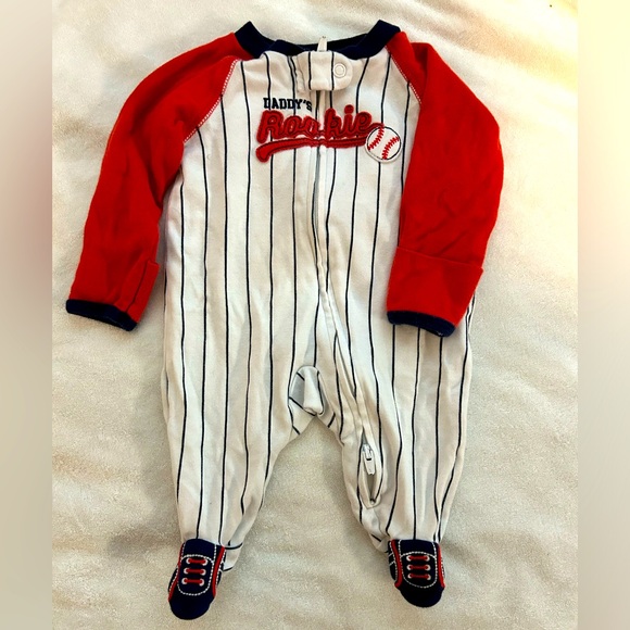 Carter’s Newborn Onesie, “Daddy’s Rookie”. - Picture 2 of 3